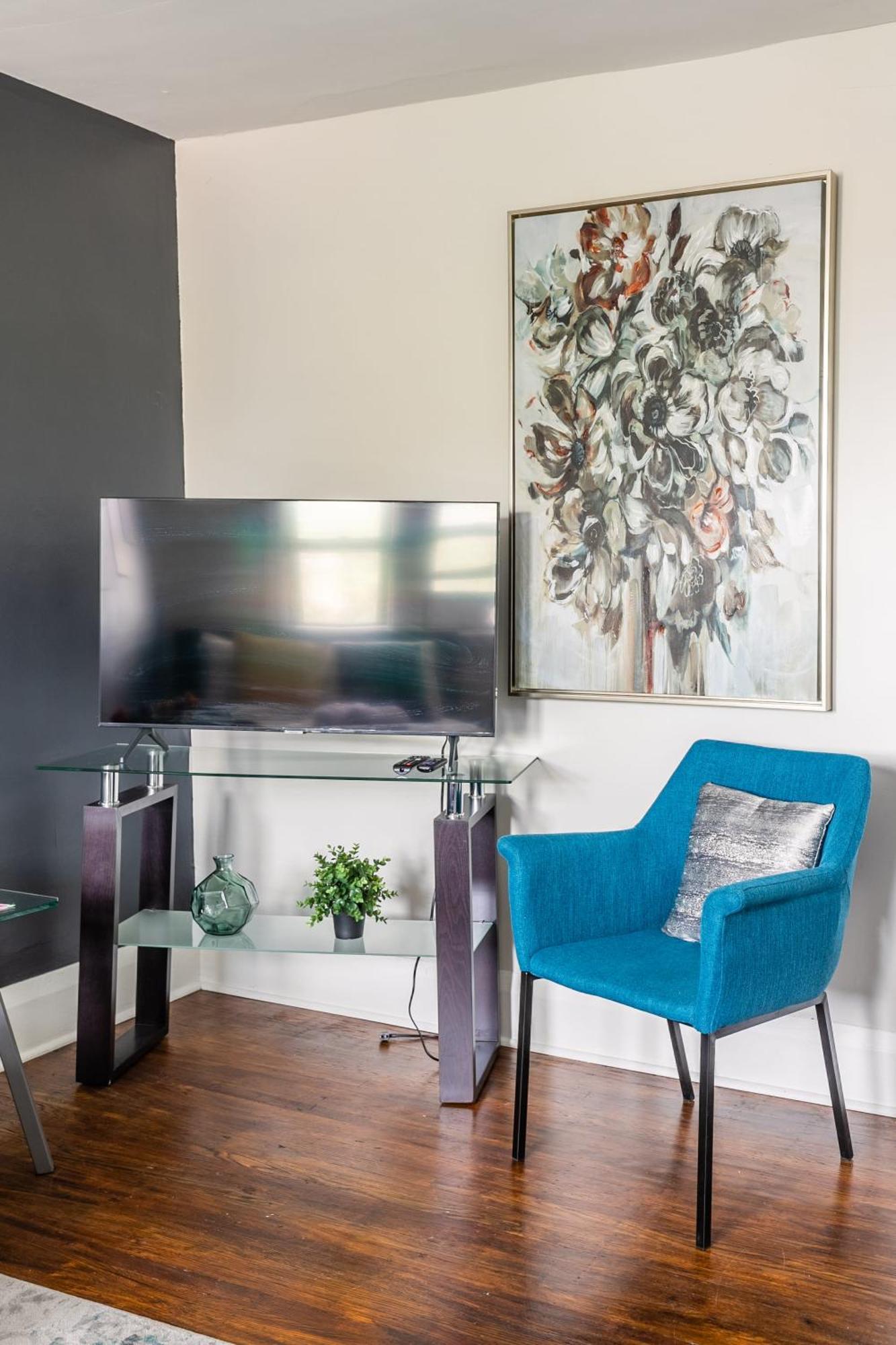 Newly Renovated Modern On St South *