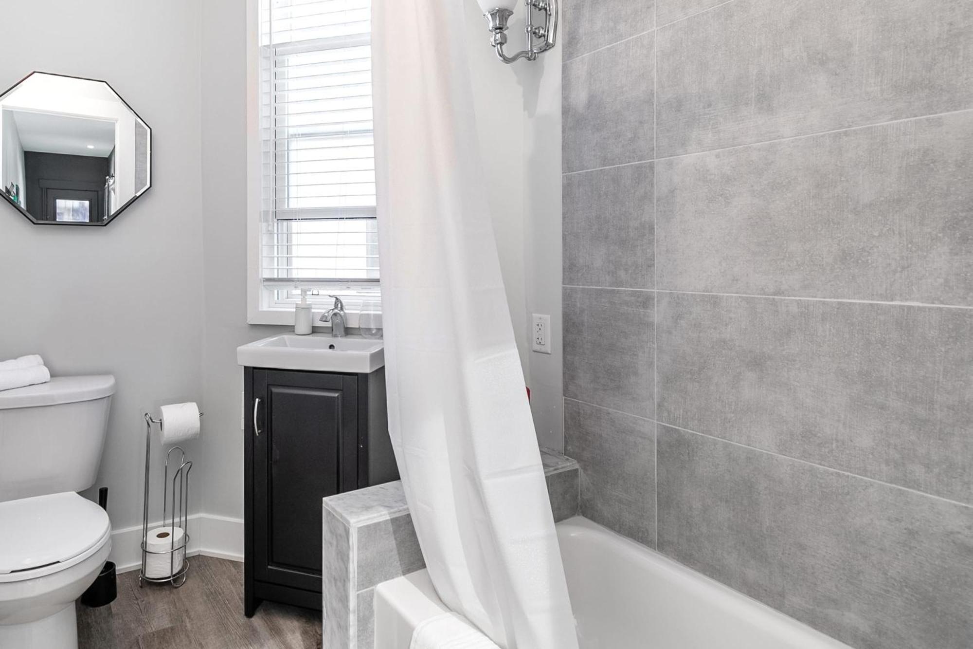 Upscale 2br With Netflix - Prime Location Apartment Hamilton