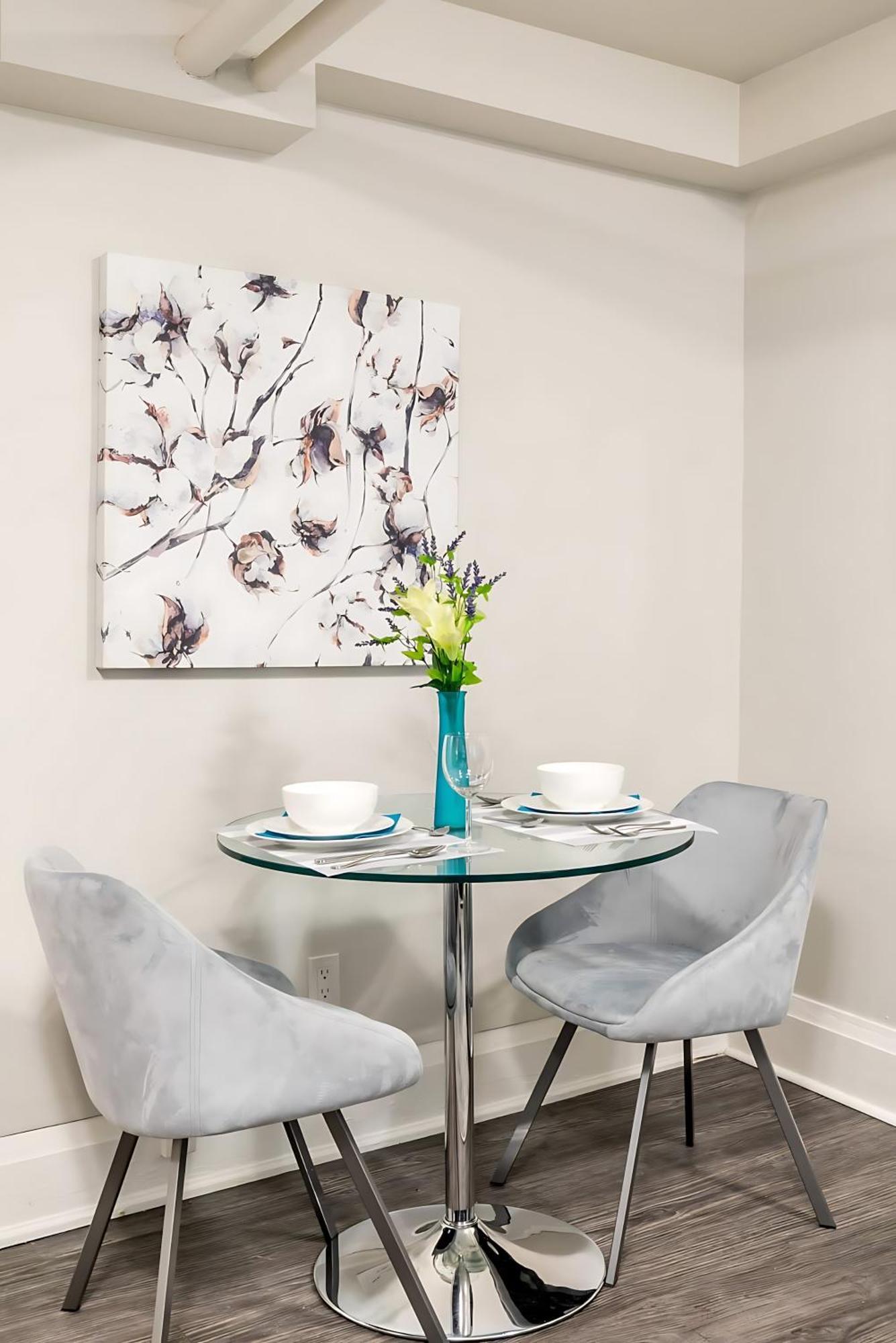 Modern 2br - Centrally Located Downtown