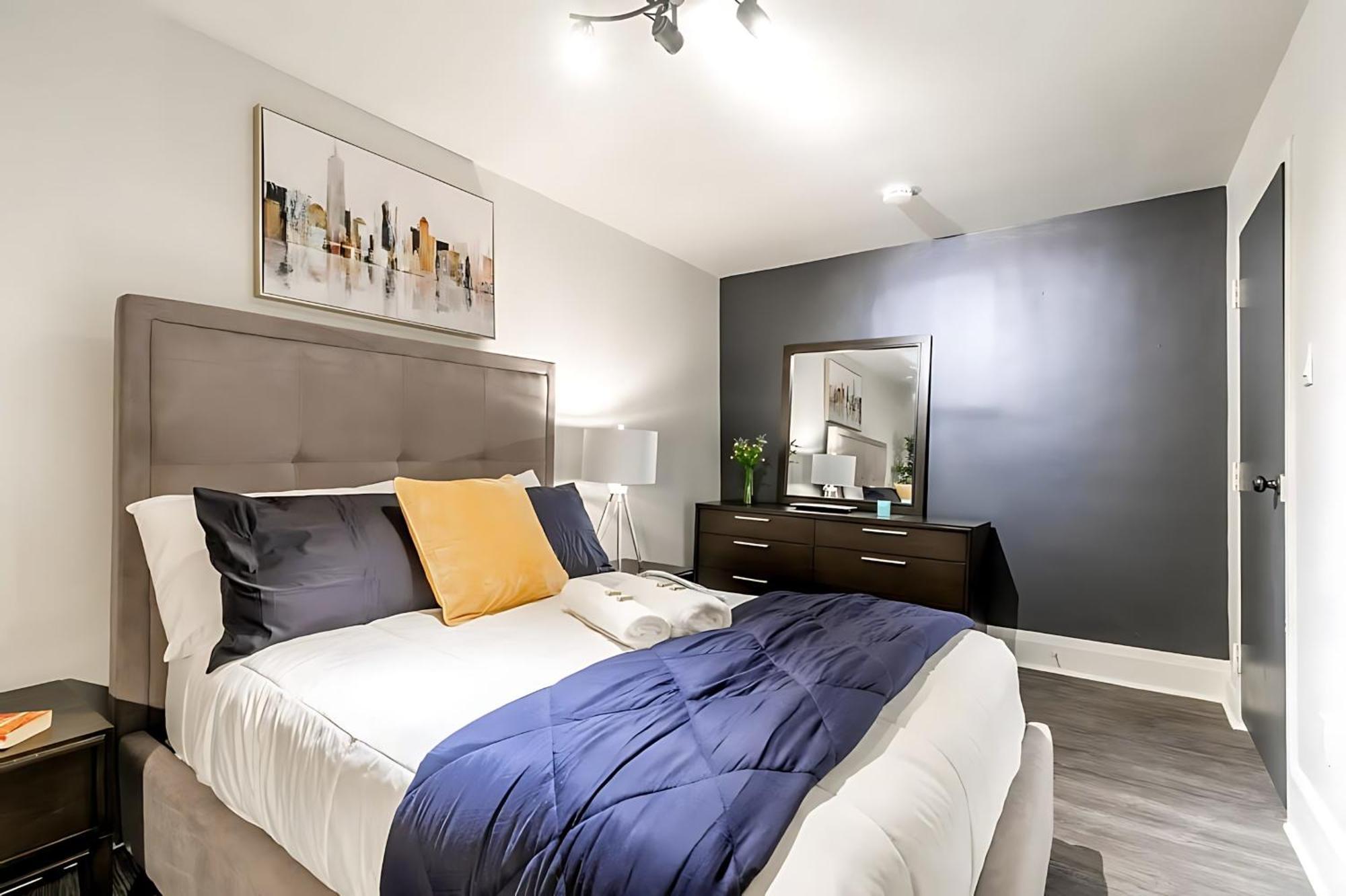 Modern 2br - Centrally Located Downtown * Hamilton