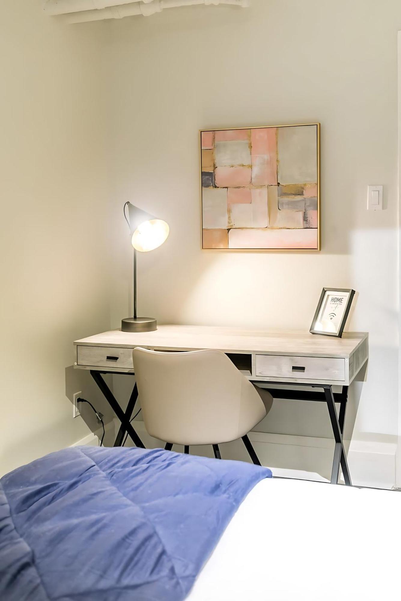 Modern 2br - Centrally Located Downtown Apartment *