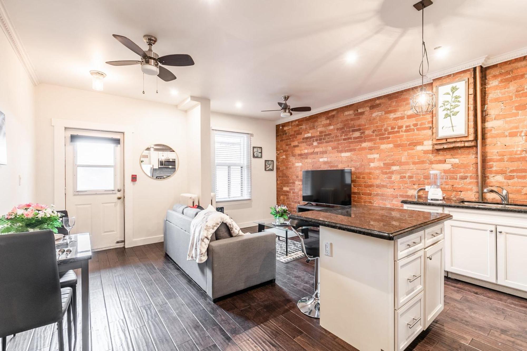 Cozy 1br On Street North * Hamilton