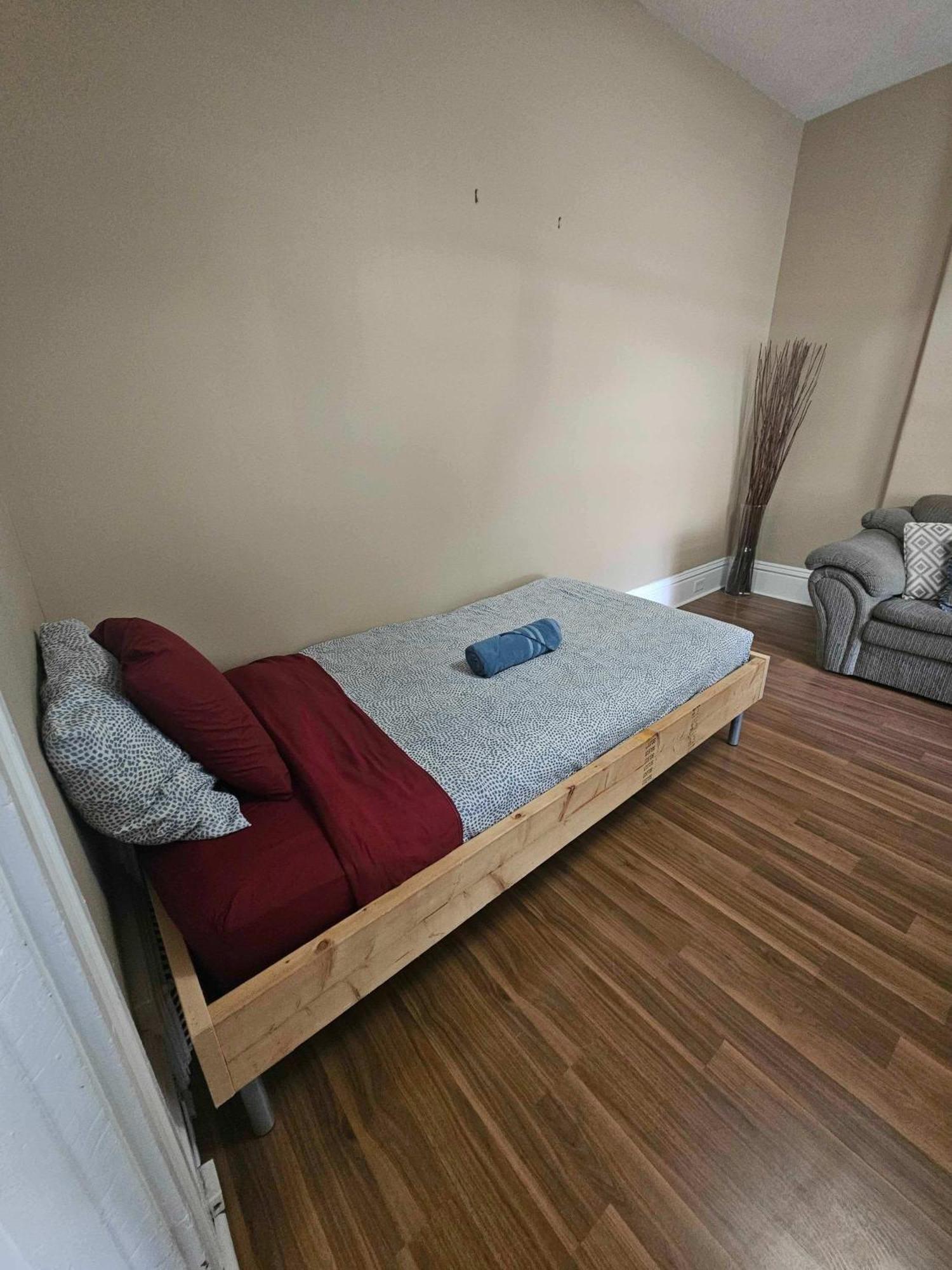 Holiday home Charming Corktown With Bbq Grill & Backyard