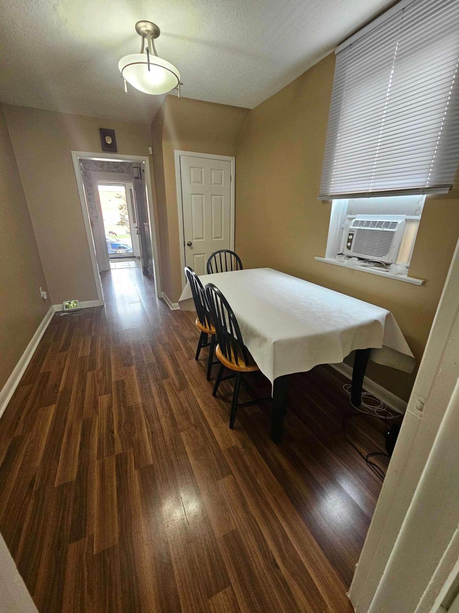 Holiday home Charming Corktown With Bbq Grill & Backyard *