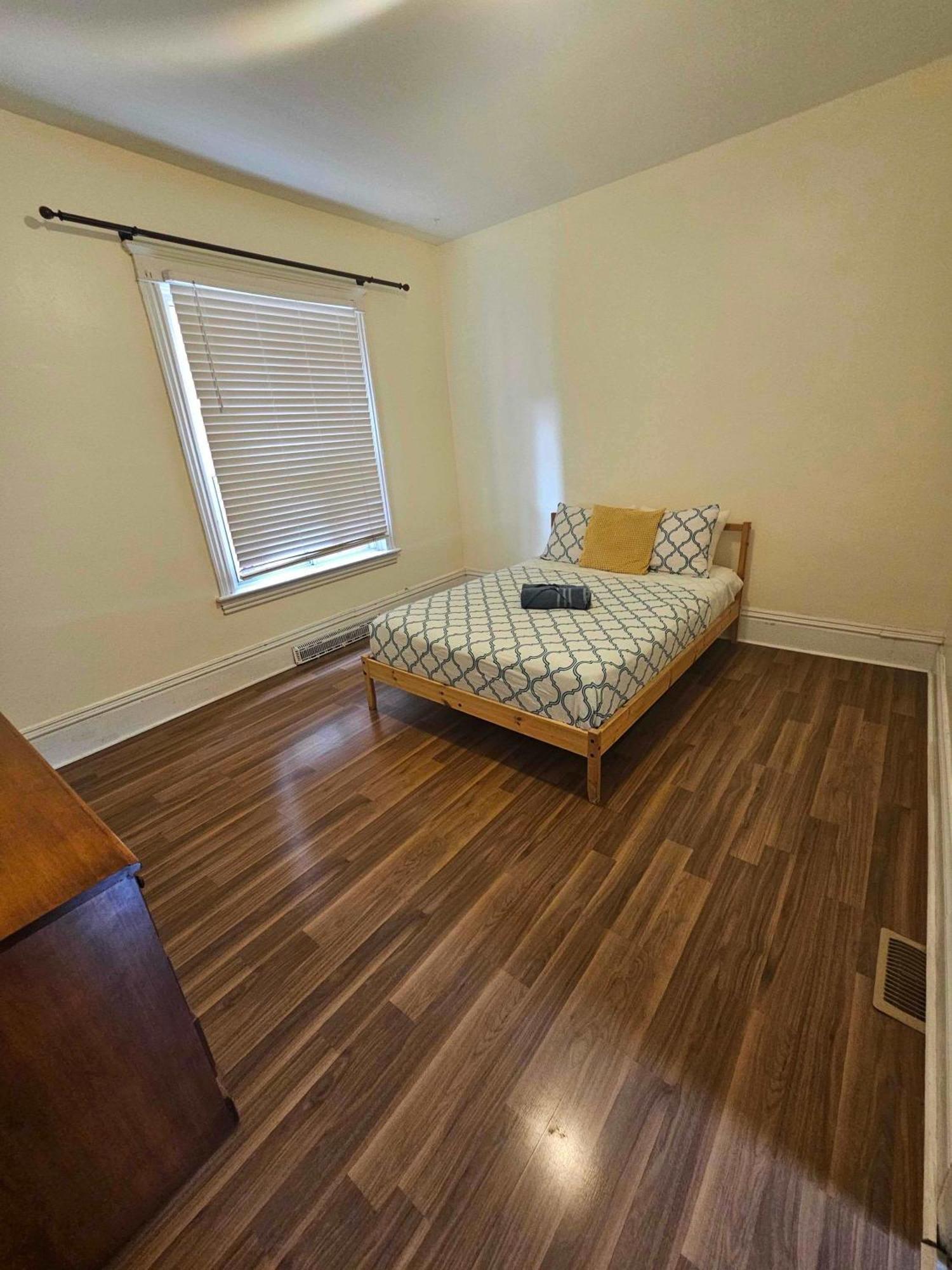 Charming Corktown With Bbq Grill & Backyard Hamilton