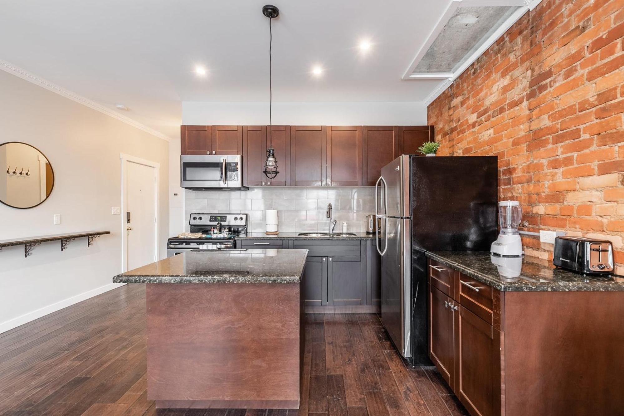 Apartment Cozy 1br- Unit - Street North *