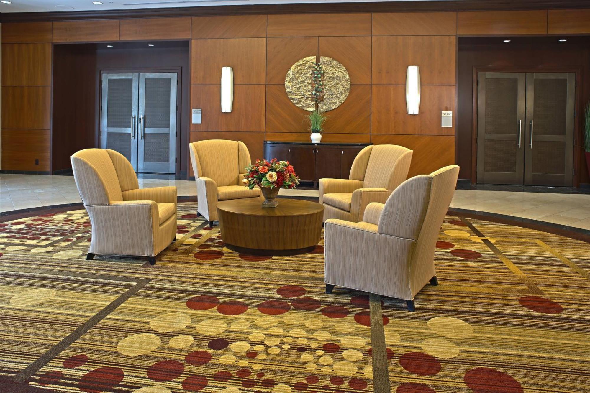 Courtyard By Marriott Hamilton