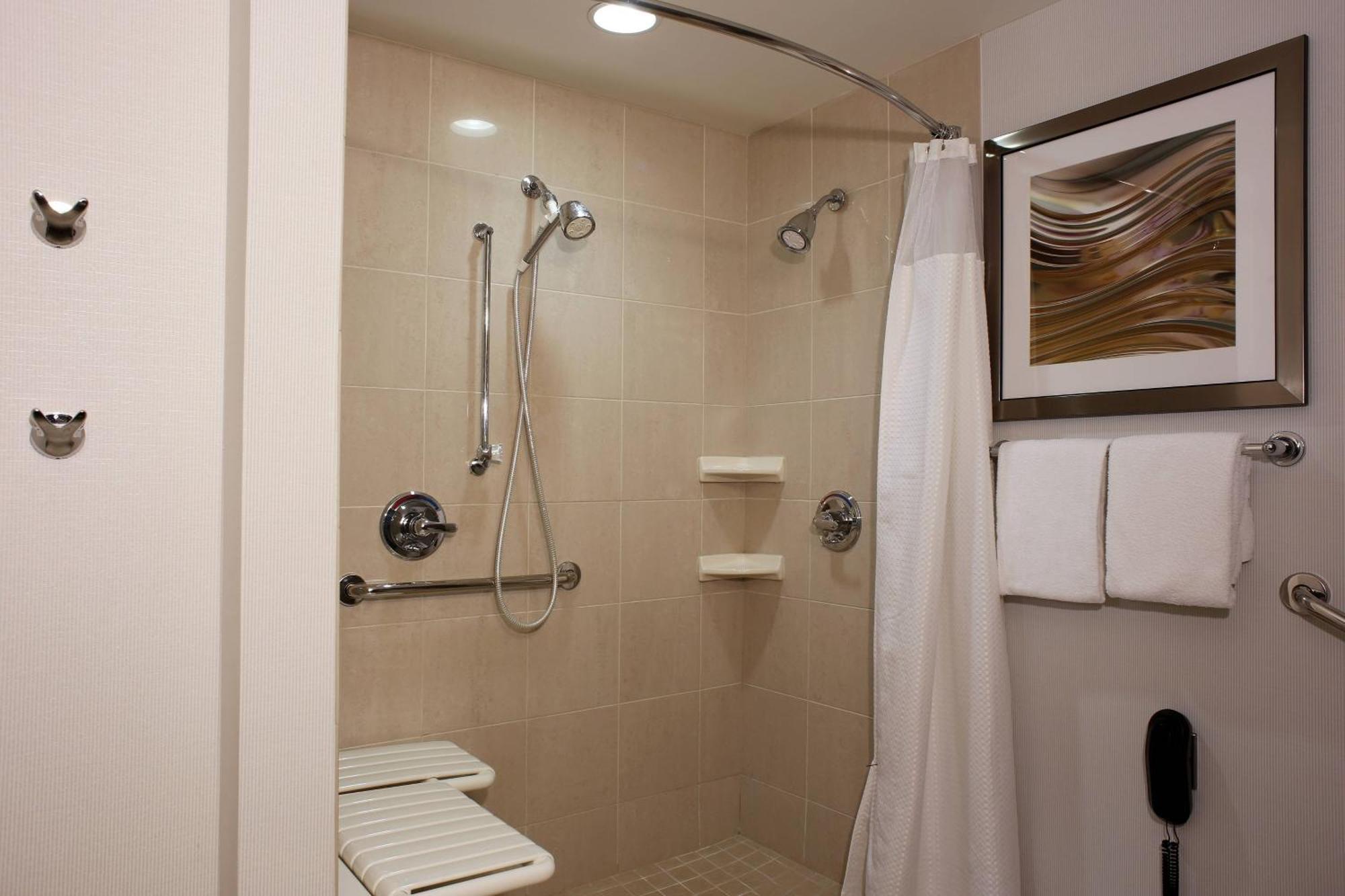 Courtyard By Marriott 4* Hamilton