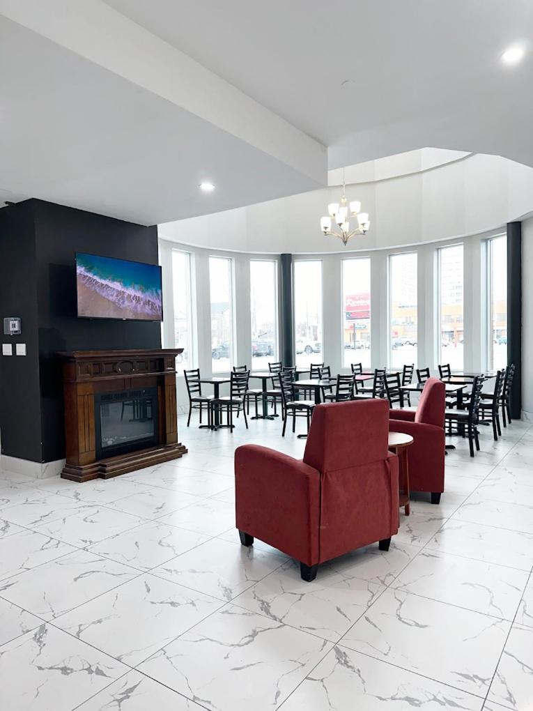 Signature & - Downtown Hamilton