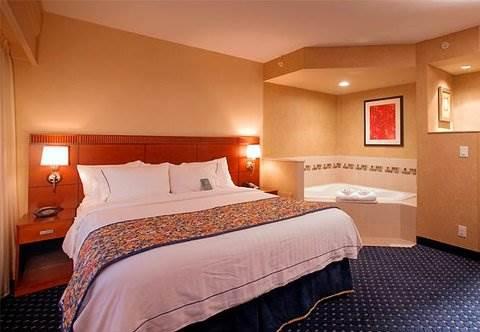 Courtyard By Marriott Hotel Hamilton