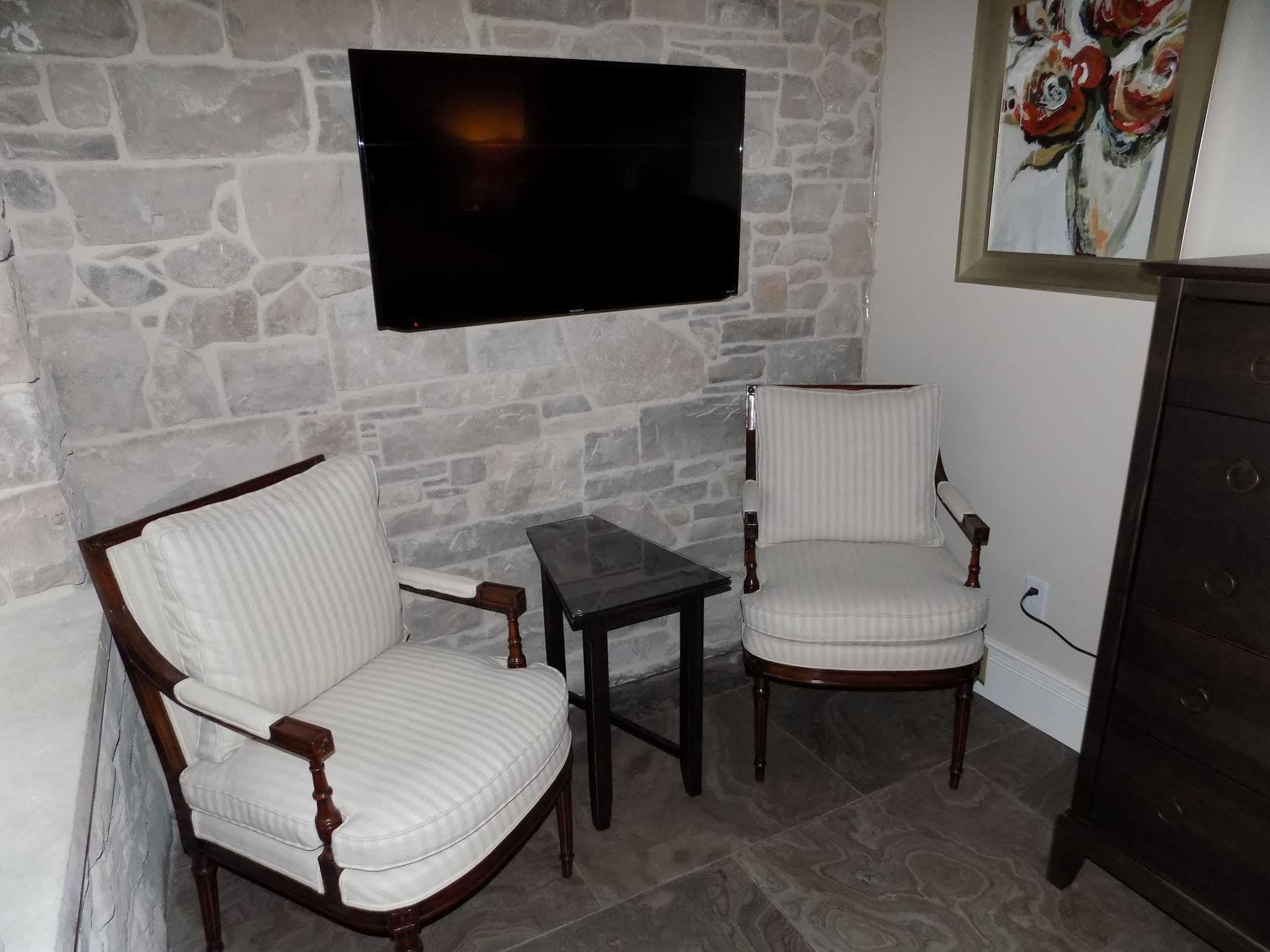 The Barracks Hotel Hamilton