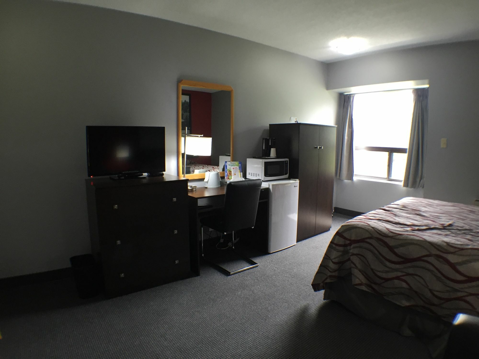 Super 8 Mount Hope/hamilton International Airport Hotel 2*