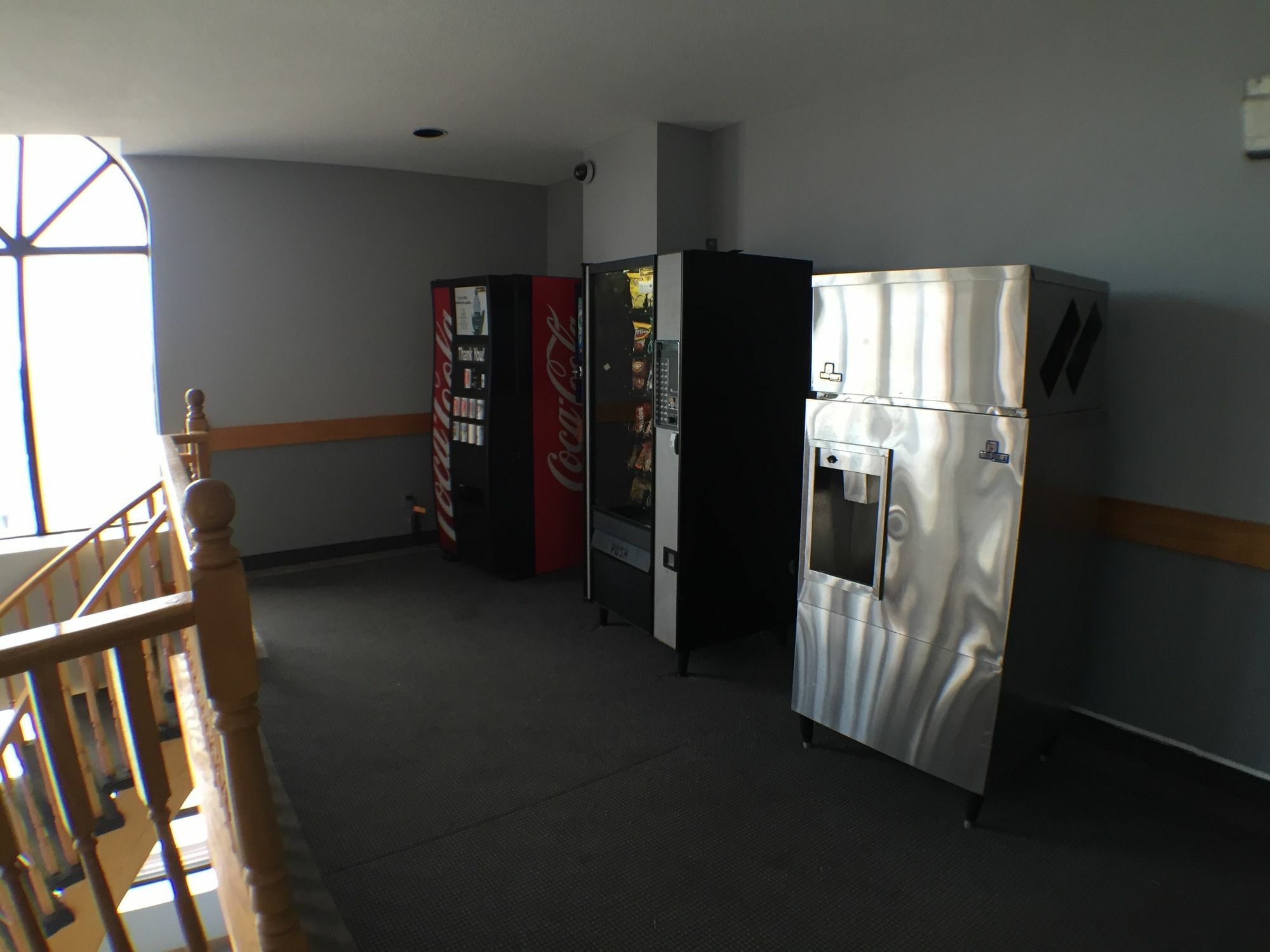 Super 8 Mount Hope/hamilton International Airport 2*