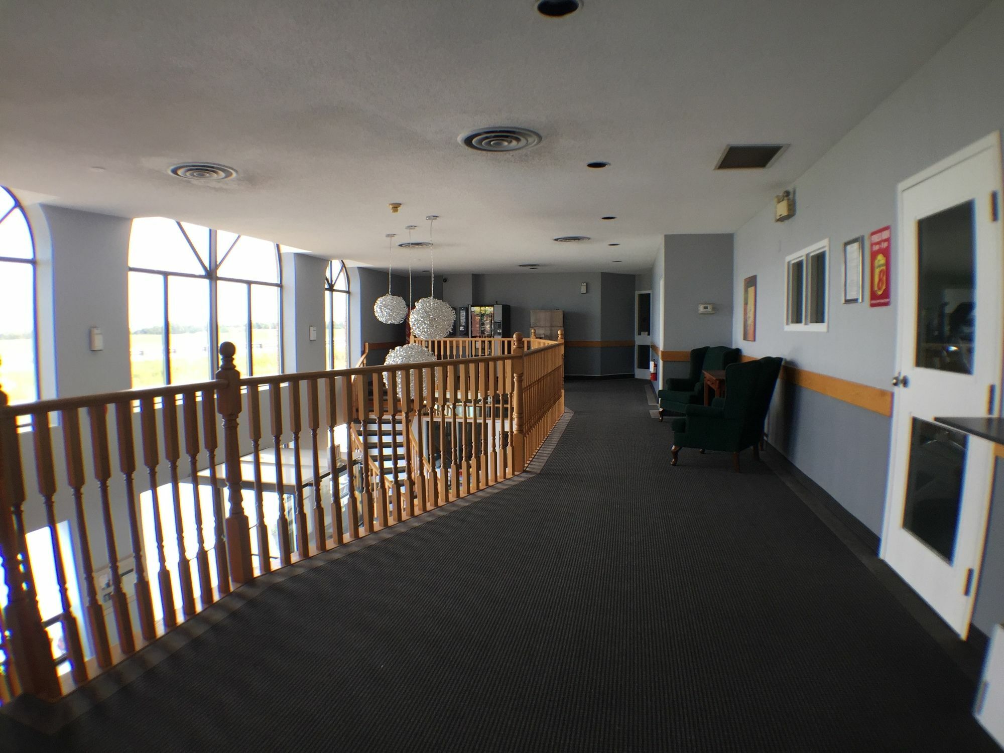 Super 8 Mount Hope/hamilton International Airport Hotel 2*