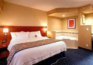 Courtyard By Marriott Hamilton